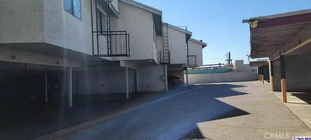 Arleta, CA 91331,13961 osborne st Street #206