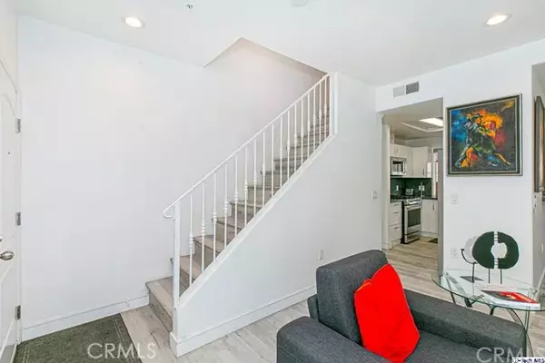 North Hollywood, CA 91606,6064 Hazelhurst Place #4