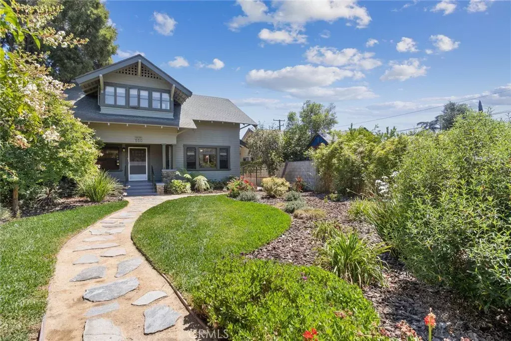 Pomona, CA 91768,550 W Orange Grove Avenue