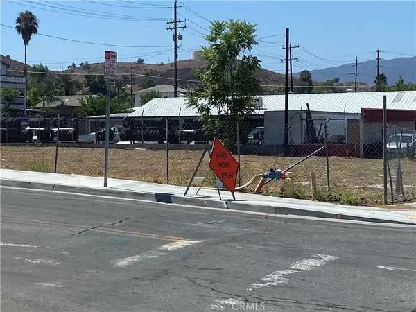 Lake Elsinore, CA 92530,424 N. Main Street