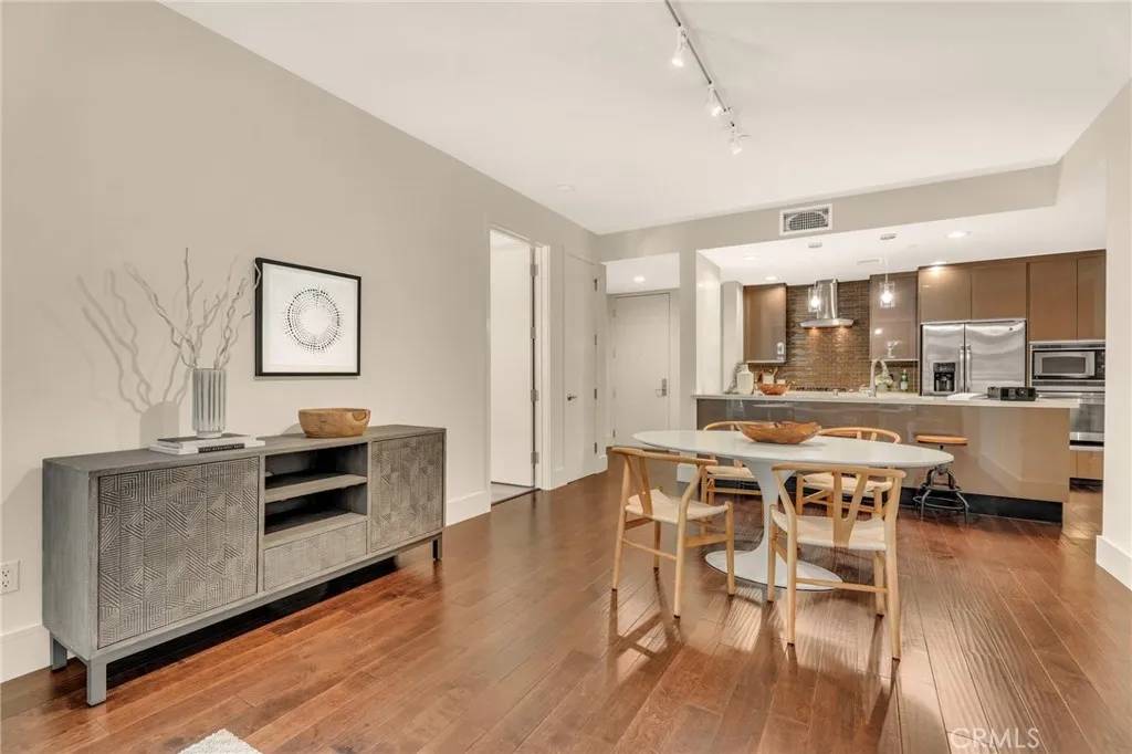 Burlingame, CA 94010,1838 Ogden Drive #106