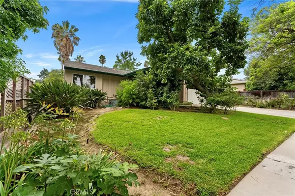 157 South Hermosa Avenue, Sierra Madre, CA 91024