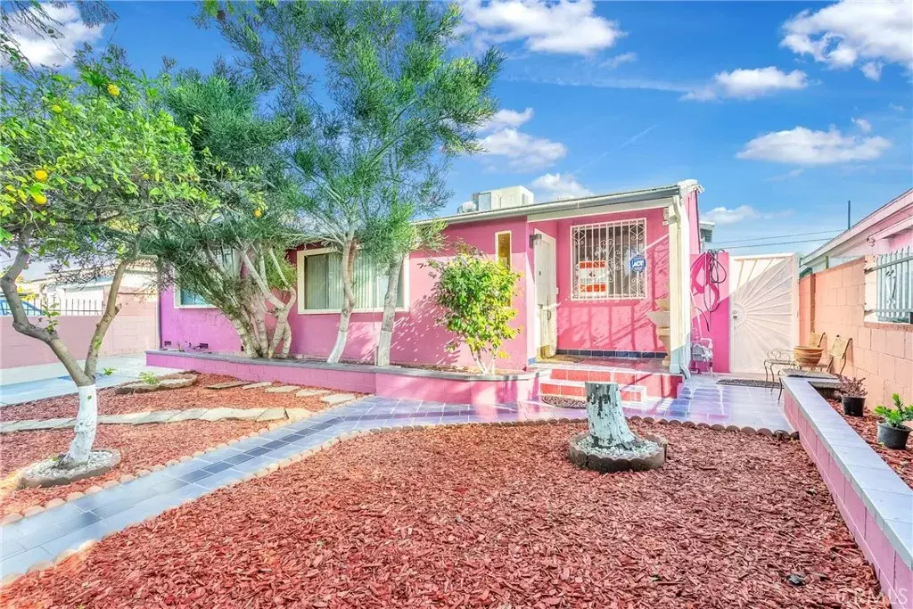 Panorama City, CA 91402,8418 Lennox Avenue