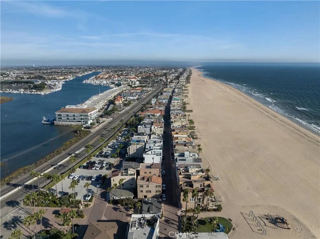Surfside, CA 90743,52 Surfside Avenue #A
