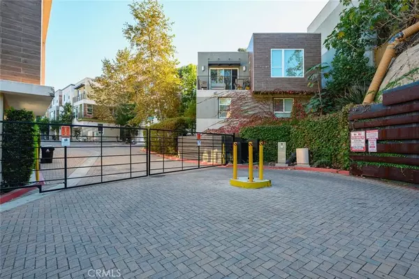 6745 Gill Way, Los Angeles, CA 90068