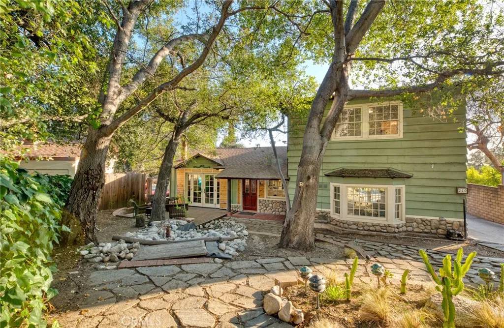 240 Churchill Glen, Sierra Madre, CA 91024