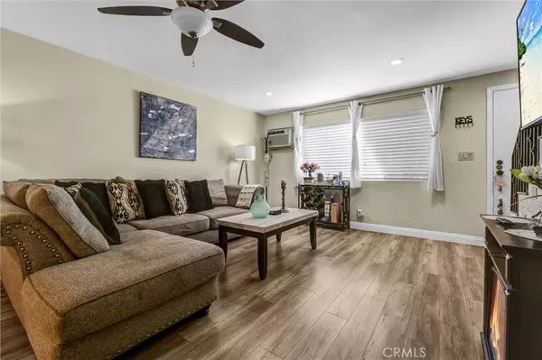 Signal Hill, CA 90755,1837 Temple Avenue #C