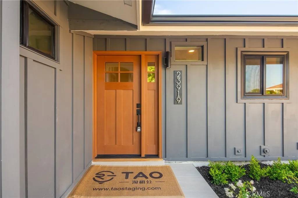 Woodland Hills, CA 91367,23919 Friar Street
