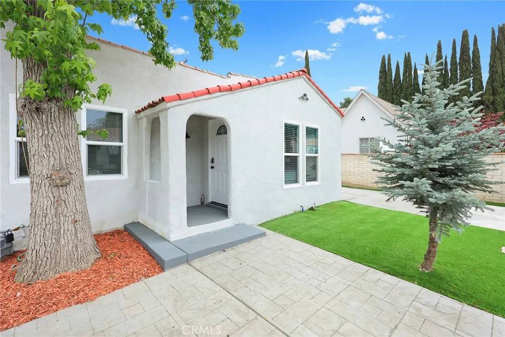 Altadena, CA 91001,2461 Saint Pierre Avenue