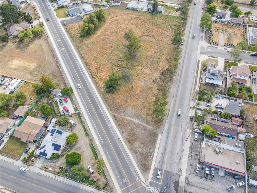 Fontana, CA 92335,15867 Randall