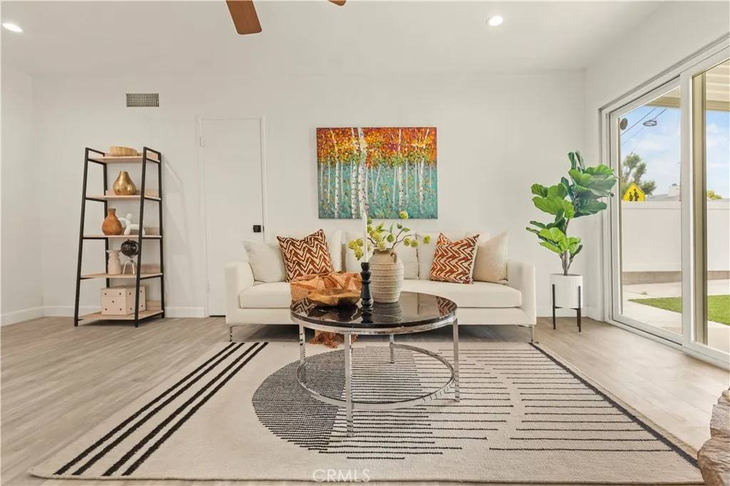 Woodland Hills, CA 91367,23800 Tiara Street