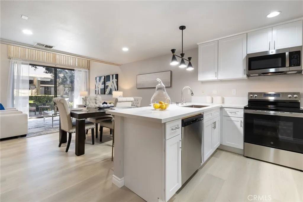 Irvine, CA 92620,77 Lakepines