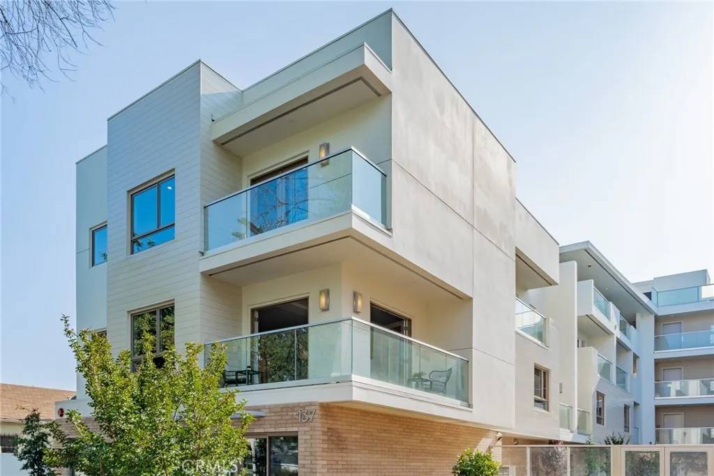 Pasadena, CA 91106,137 S Wilson Avenue #105