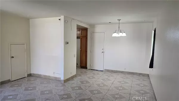 Arleta, CA 91331,9601 Woodman Avenue #8