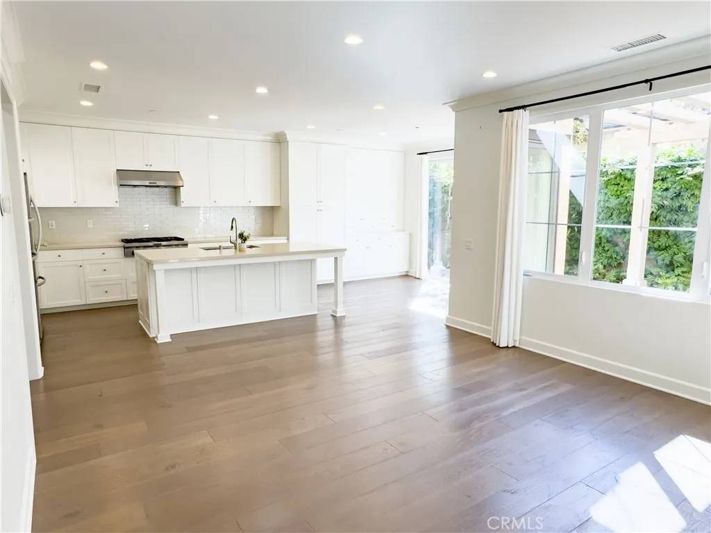 Irvine, CA 92602,52 Trotter