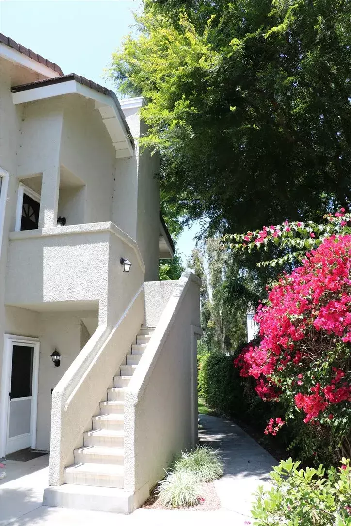 Irvine, CA 92614,80 Greenmoor #40