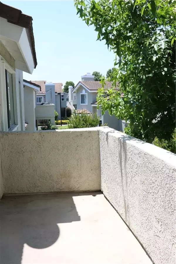 Irvine, CA 92614,80 Greenmoor #40