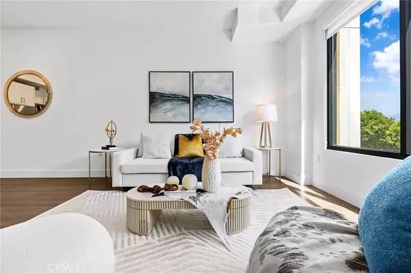 Pasadena, CA 91101,709 E Walnut Street #227