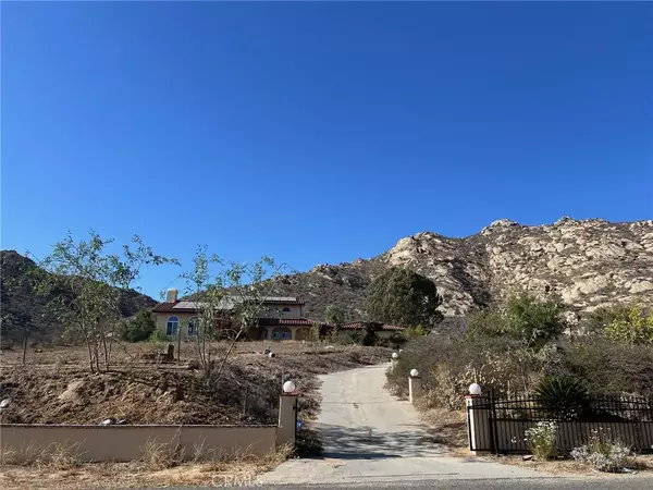 2005 Mt Vernon Avenue, Riverside, CA 92507