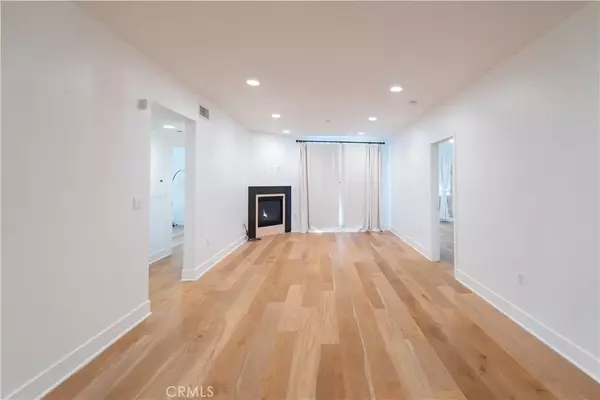 Los Angeles, CA 90046,7133 Hawthorn Avenue #206