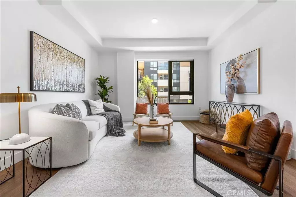 Pasadena, CA 91101,709 E Walnut Street #214