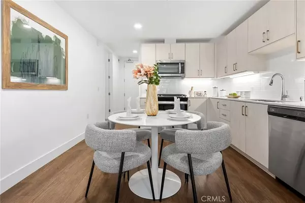 Pasadena, CA 91101,709 E Walnut Street #214