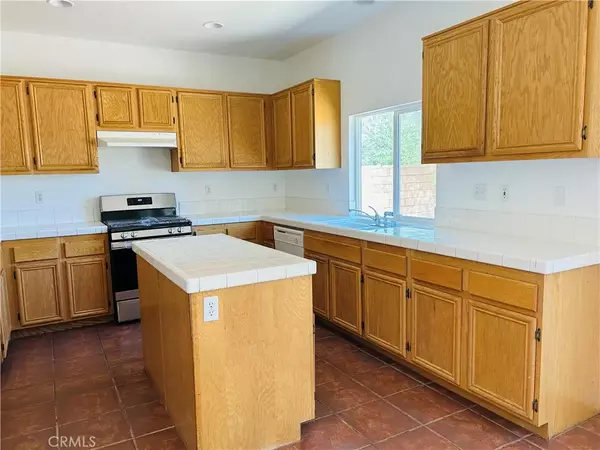 Victorville, CA 92392,13145 Falcon Trail