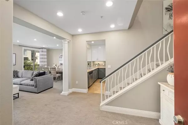 Irvine, CA 92612,3372 Watermarke Place