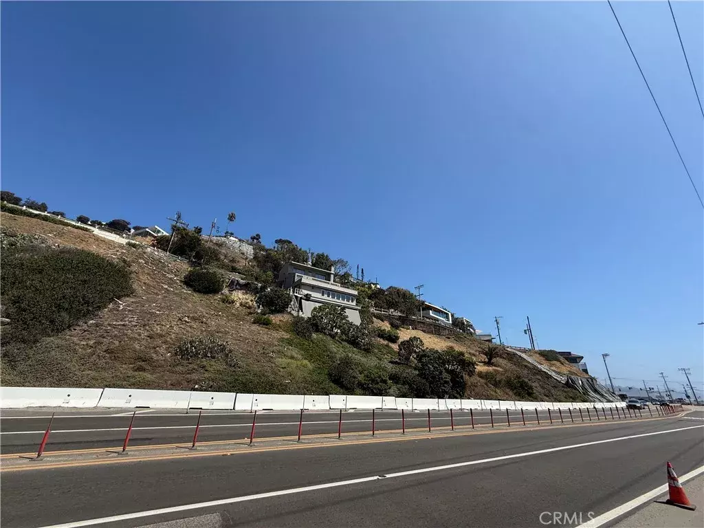 Pacific Palisades, CA 90272,17440 Castellammare