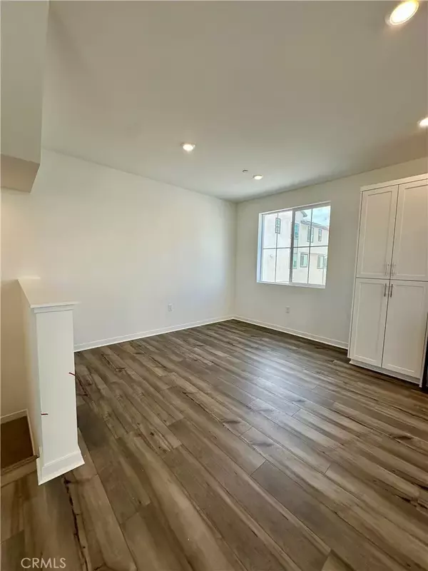 Eastvale, CA 92880,5974 Altyn