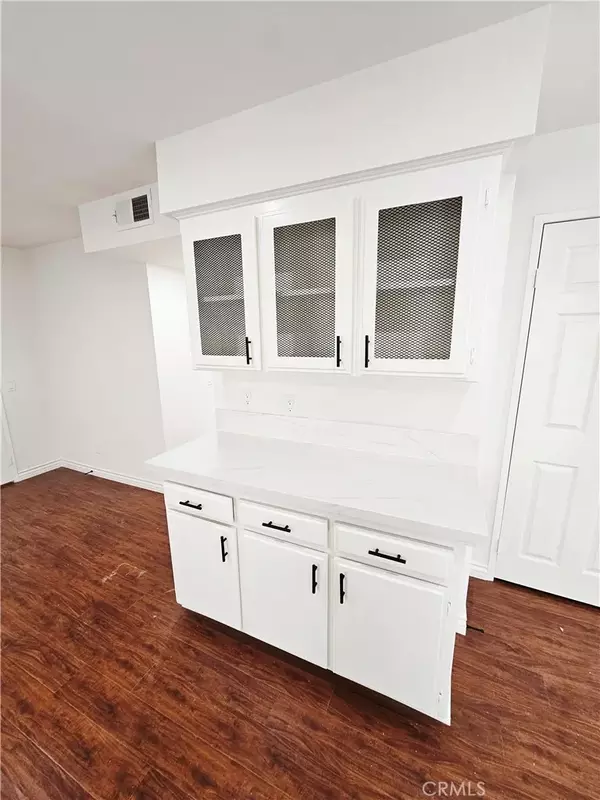 Glendale, CA 91202,440 W Dryden #A