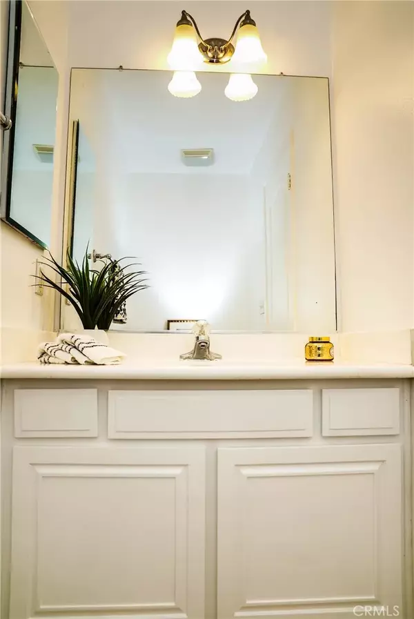 Monrovia, CA 91016,214 Violet Avenue #E