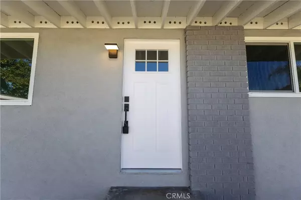 Santa Ana, CA 92703,413 S Poplar