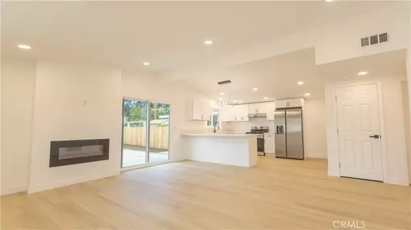 Santa Ana, CA 92703,413 S Poplar