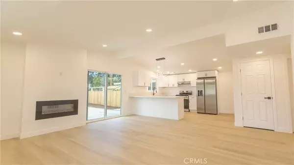 Santa Ana, CA 92703,413 S Poplar