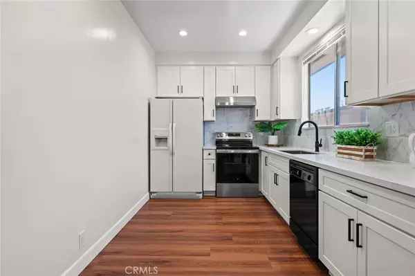 Alhambra, CA 91801,999 E Valley #92