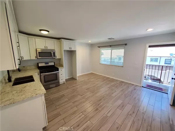 Tujunga, CA 91042,10037 Samoa Avenue #15