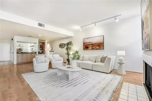 Los Angeles, CA 90068,3884 Fredonia Drive #F