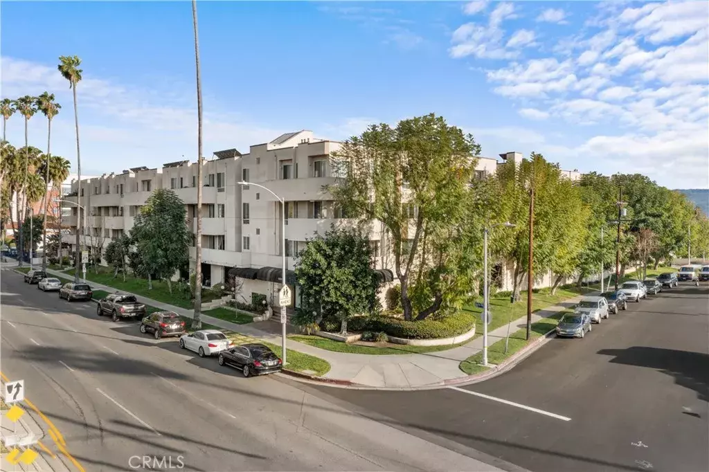 Reseda, CA 91335,19350 Sherman Way #201