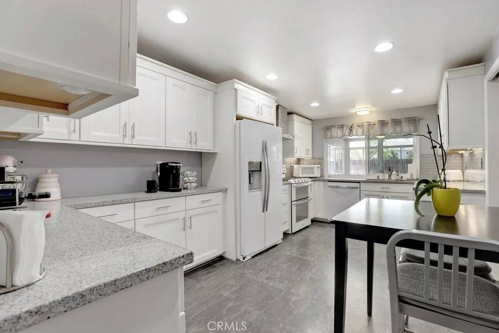 Saugus, CA 91350,28108 Alaminos Drive