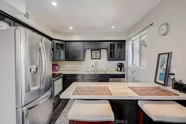 Tarzana, CA 91356,5652 Yolanda Avenue #7