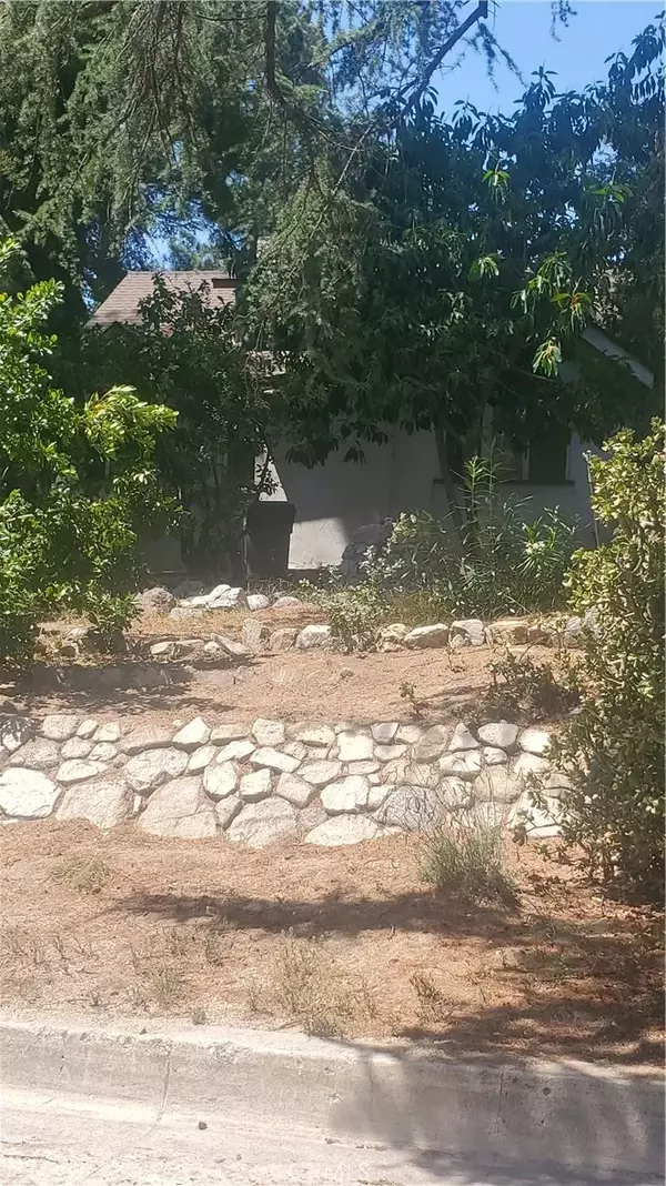 La Canada Flintridge, CA 91011,2209 Cross Street