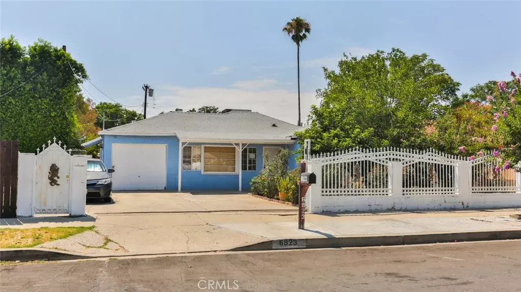 6823 Penfield Avenue, Winnetka, CA 91306