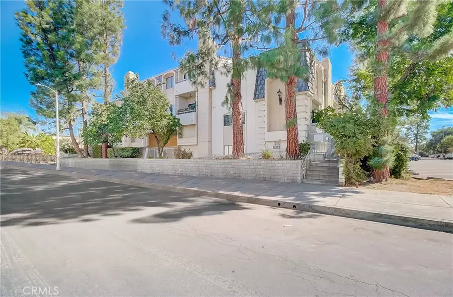 7230 Kelvin Avenue #15, Winnetka, CA 91306