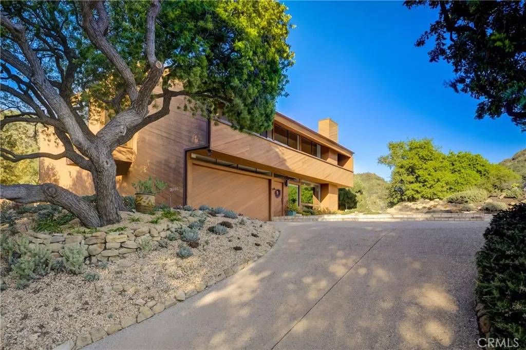 Calabasas, CA 91302,26005 Mulholland