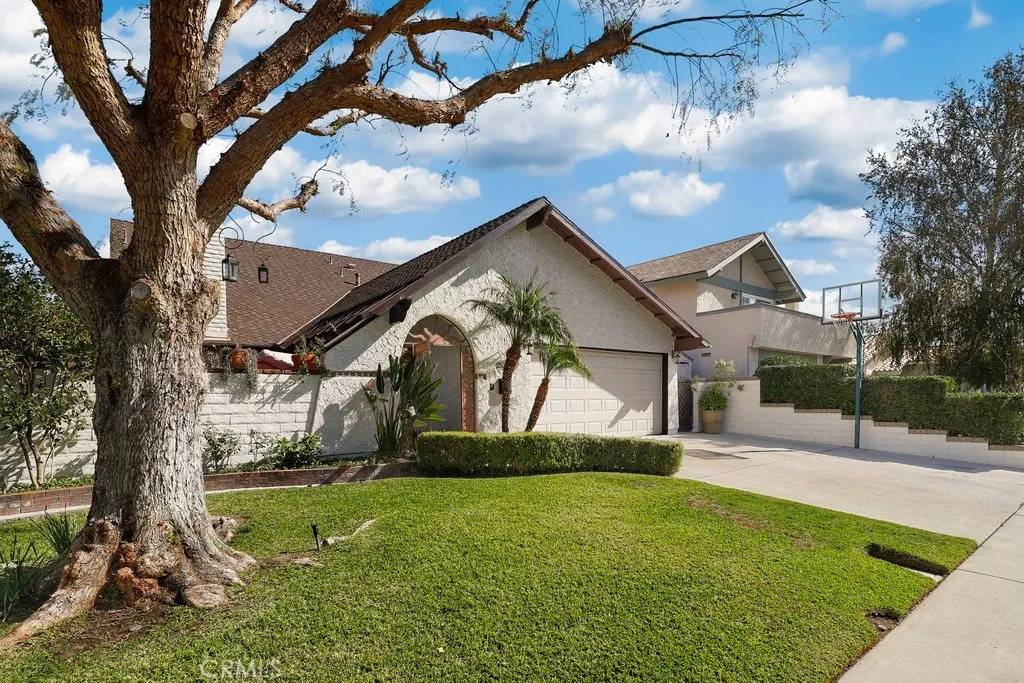 25330 Via Oriol, Valencia, CA 91355