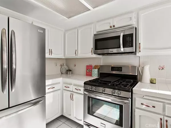 Reseda, CA 91335,19451 Sherman Way #407