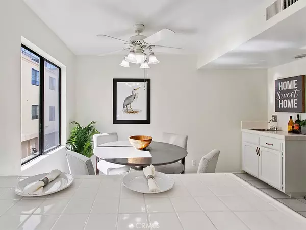 Reseda, CA 91335,19451 Sherman Way #407