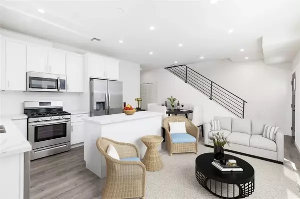 North Hollywood, CA 91605,6901 Hinds Avenue