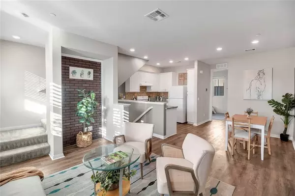 Van Nuys, CA 91405,7229 N Maple Road